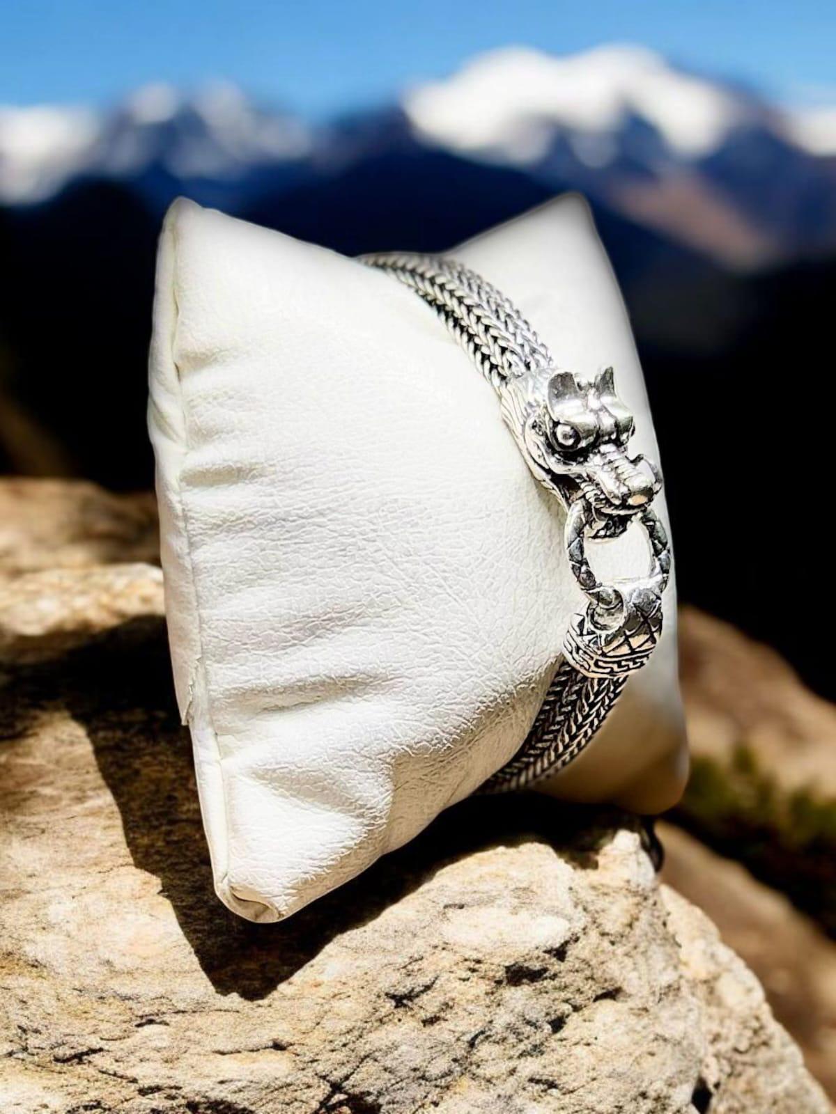 EJDERHA NEFESİ KİLİTLİ KESKİN GÖVDE 925 AYAR GÜMÜŞ BİLEKLİK